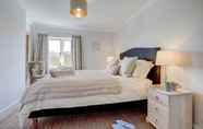 Bedroom 2 Luxury 1 bed Cottage With hot tub and log Burner