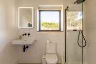 In-room Bathroom Modern 5 Bedroom Home With Garden Panoramic Views