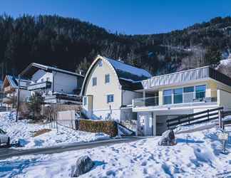 Exterior 2 Panorama Chalet Schmittendrin by we rent
