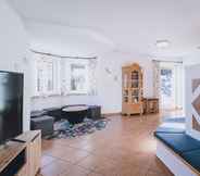 Lobby 2 Panorama Chalet Schmittendrin by we rent