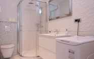 In-room Bathroom 5 Luxury Apartment Domenica