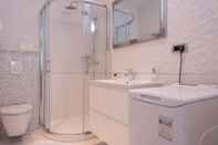 In-room Bathroom Luxury Apartment Domenica