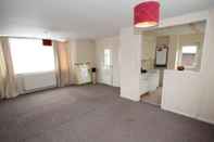 Lobby Inviting 5-bed House in Stockport Bramhall