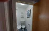 In-room Bathroom 7 Glenmanus Holiday Apartment Portrush