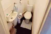 In-room Bathroom Gilling Villa Remarkable 4-bed House in Gillingham