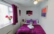 Bilik Tidur 7 Gilling Villa Remarkable 4-bed House in Gillingham