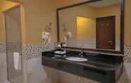 Toilet Kamar 4 Hatta Guest House