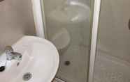 In-room Bathroom 6 Cairnryan Heights t-a Brae Holiday Homes