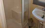 In-room Bathroom 5 Cairnryan Heights t-a Brae Holiday Homes