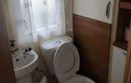 In-room Bathroom 4 Cairnryan Heights t-a Brae Holiday Homes