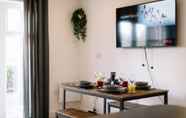 Restaurant 2 Palmerston House 2 Bedroom Apartments, Reading - 2 Bathroom with Parking