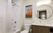 Toilet Kamar 6 MainStay Suites