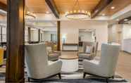 Lobby 7 Comfort Inn & Suites