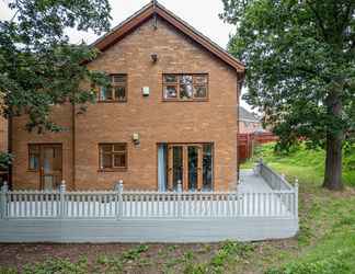 Exterior 2 Maidenhead  Pet Friendly  4 Bed House