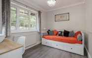 Common Space 3 Ascot Pet Friendly 4 Bed House Parking