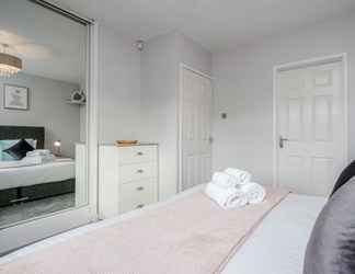 Bedroom 2 Ascot Pet Friendly 4 Bed House Parking