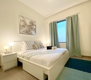 Bedroom 4 Marco Polo - Lofty Apt with Balcony Near Dubai Hills Mall