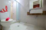 Toilet Kamar Strategic 2BR at Sudirman Park Apartment