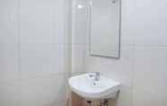 Toilet Kamar 7 Comfortable and Well Appointed Studio Apartment Supermall Mansion