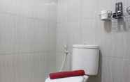 Toilet Kamar 4 Minimalist Studio Gateway Ahmad Yani