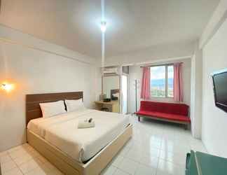 Kamar Tidur 2 Spacious Studio Room with Sofa Bed at Emerald Towers Apartment