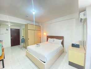 Kamar Tidur 4 Spacious Studio Room with Sofa Bed at Emerald Towers Apartment