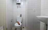 Toilet Kamar 3 Comfy and Modern 2BR Grand Kamala Lagoon Apartment