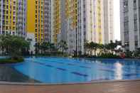 Swimming Pool Spacious and Modern 2BR Springlake Summarecon Bekasi Apartment