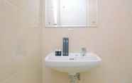 In-room Bathroom 7 Studio Apartment at The Springlake View Summarecon with Mall View