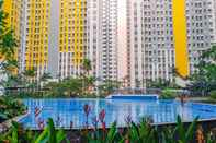 Swimming Pool Simple and Comfy Studio at Springlake Summarecon Bekasi Apartment