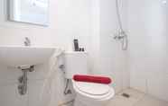 Toilet Kamar 5 Homey and Comfy Studio Tamansari Mahogany Apartment