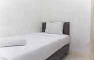 Bilik Tidur 4 Homey and Comfy 2BR at Green Pramuka City Apartment