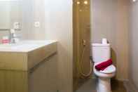 Toilet Kamar Modern Furnished Studio Apartment Near MT Haryono And Cawang