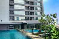 สระว่ายน้ำ Great Deal Studio Apartment at The Newton Ciputra World 2