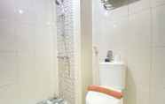 Toilet Kamar 3 Modern and Comfy Studio Room at Grand Asia Afrika Apartment