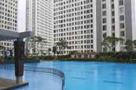 สระว่ายน้ำ Studio Room Apartment at M-Town Residence near Summarecon Mall Serpong