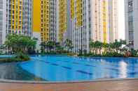 Swimming Pool Modern Furnished Studio at Springlake Summarecon Bekasi Apartment