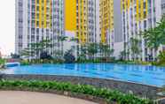 Kolam Renang 2 Modern 2BR Apartment for 4 Pax at Springlake Summarecon