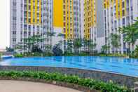 Swimming Pool Modern 2BR Apartment for 4 Pax at Springlake Summarecon