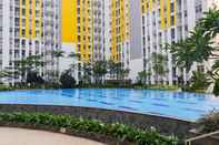 Swimming Pool Modern Design 2BR The Springlake Summarecon Apartment