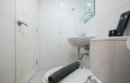 Toilet Kamar 6 Comfy and Nice Studio Apartment at Tamansari Mahogany