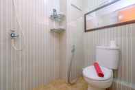 Toilet Kamar Comfortable and Tidy Studio at Cinere Resort Apartment