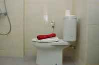 Toilet Kamar Brand New and Stylist Studio Room at Amethyst Apartment