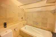 In-room Bathroom Prime & Cozy 3BR at Braga City Walk Apartment