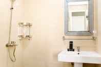 In-room Bathroom Comfy and Spacious 2BR at Seasons City Apartment