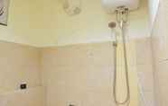 Toilet Kamar 3 Homey and Simply Studio Room at Kebagusan City Apartment
