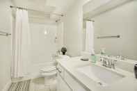 Toilet Kamar NEW FURNISHED 2bd APT GREAT for Long Stays