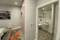 In-room Bathroom Kempston Suites Liverpool Apartment 8