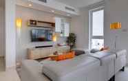 Common Space 7 Stunning Apartment in a Central Location With Views