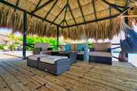 Ruang untuk Umum Private Beach Ocean Front Boat Dock Tiki Bar